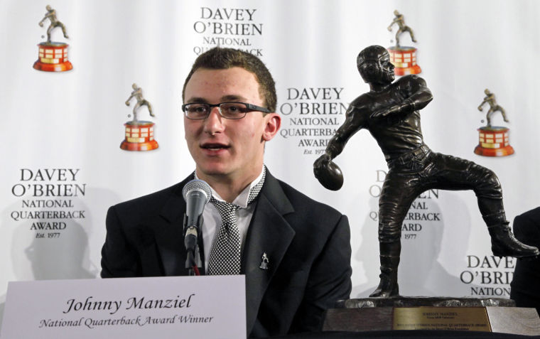 Johnny Manziel accepts O'Brien Award, shrugs off scrutiny